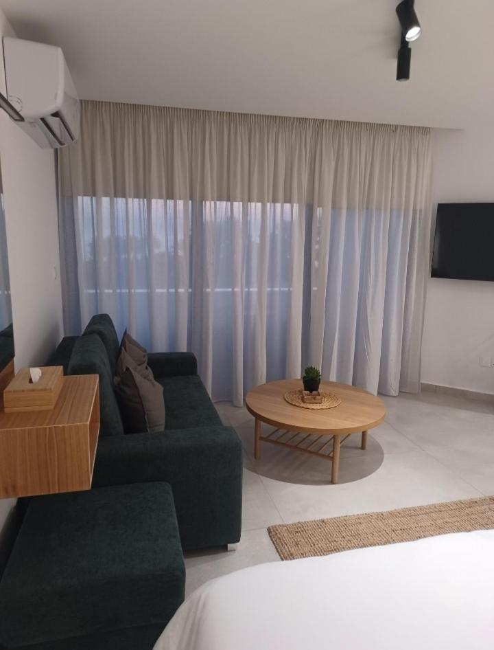 Terrazza Suites Пафос Екстер'єр фото