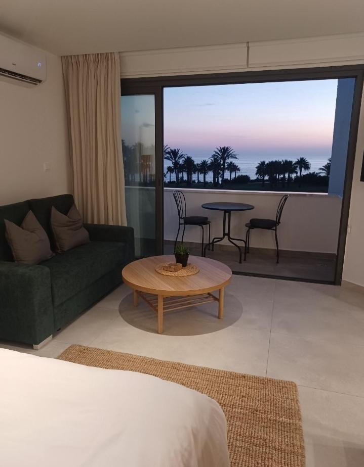 Terrazza Suites Пафос Екстер'єр фото