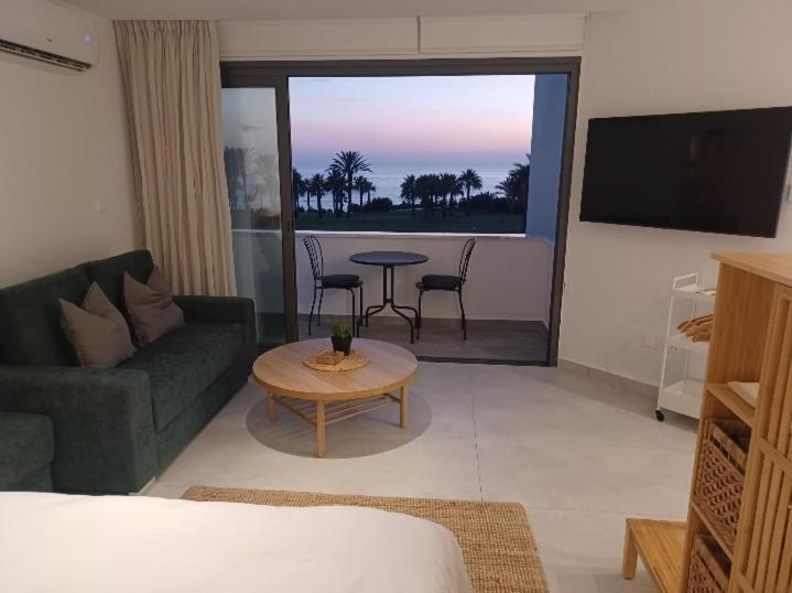Terrazza Suites Пафос Екстер'єр фото