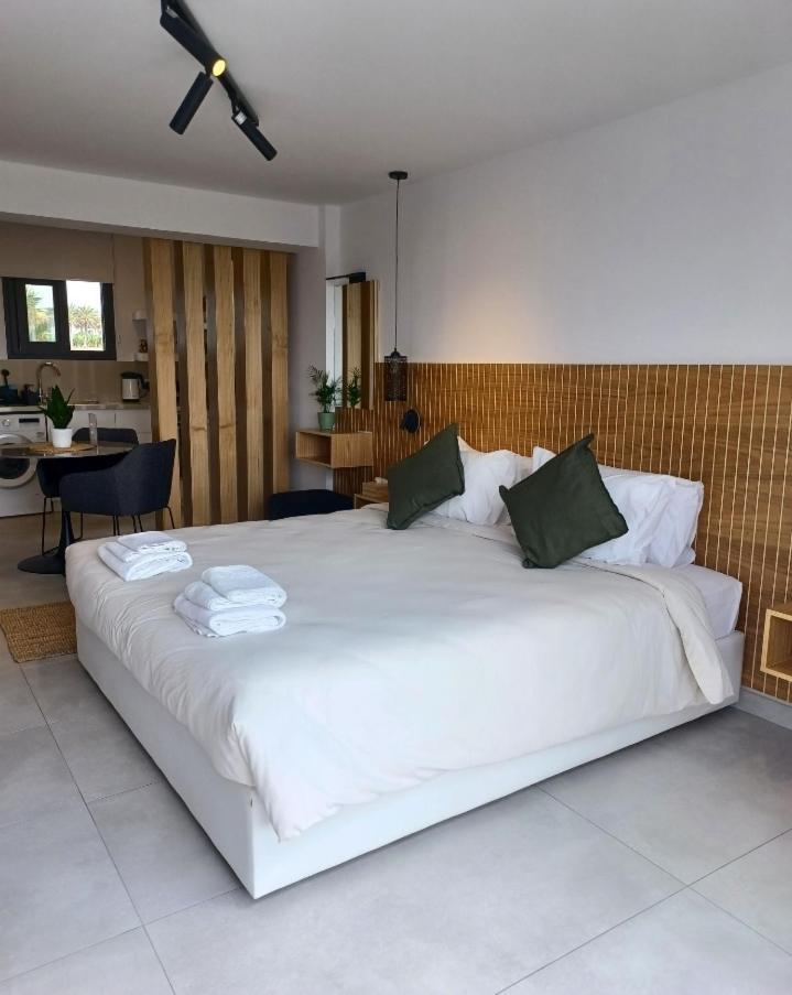 Terrazza Suites Пафос Екстер'єр фото